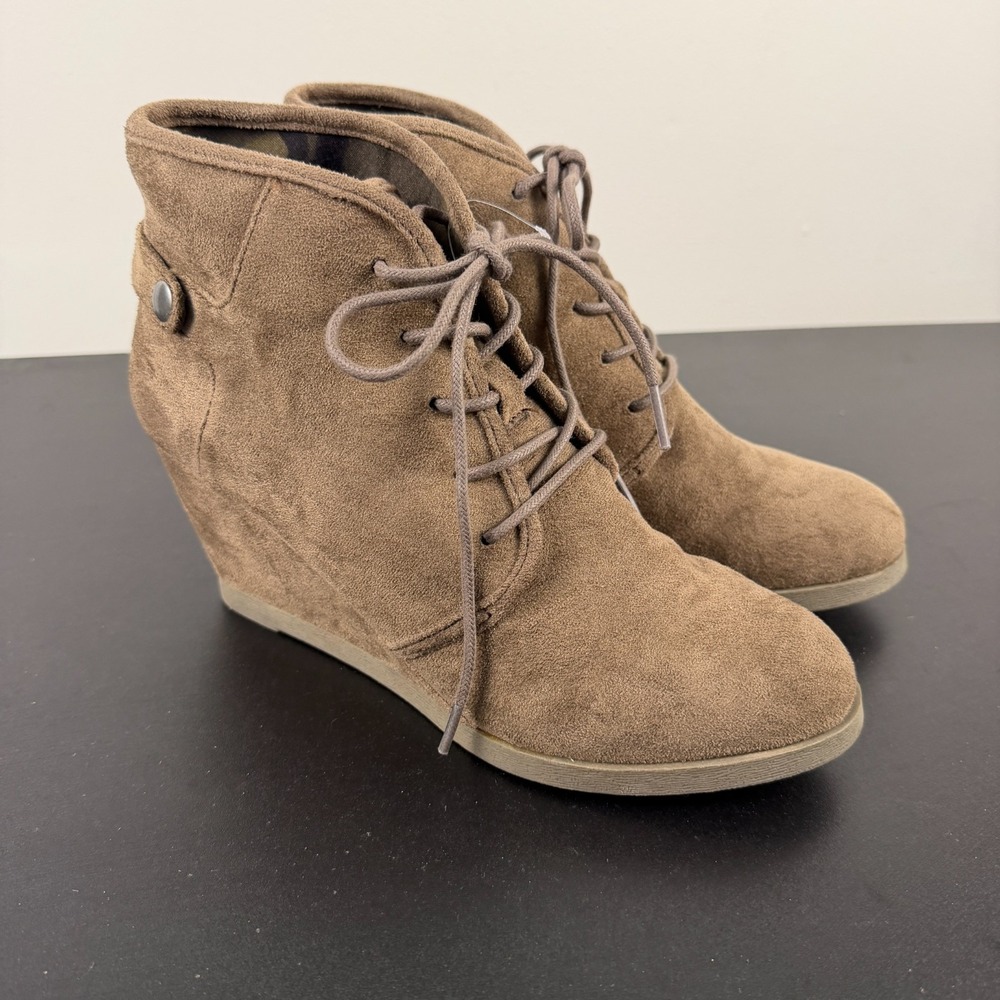 Madden Girl Dusky Wedge Ankle Bootie Women's 9M‎ Taupe Faux Suede Lace-Up Casual